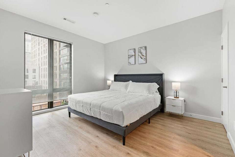 Sleek 2BR 2BA Condo in assembly with Stylish Décor Apartment in Somerville