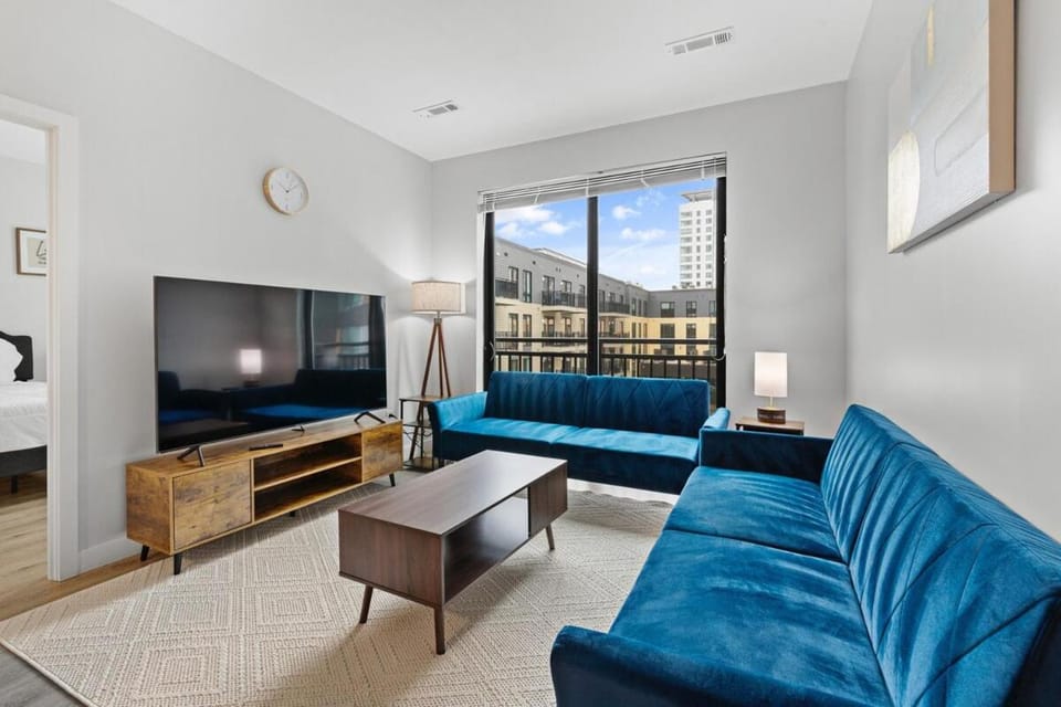 Sleek 2BR 2BA Condo in assembly with Stylish Décor Apartment in Somerville