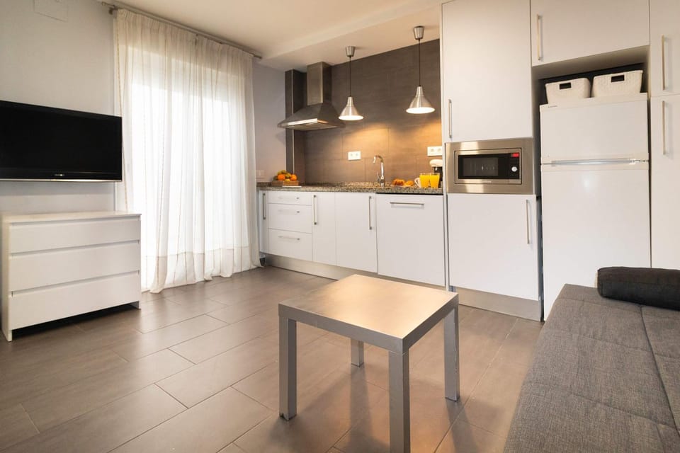 TV and multimedia, Kitchen or kitchenette, dishwasher, stove