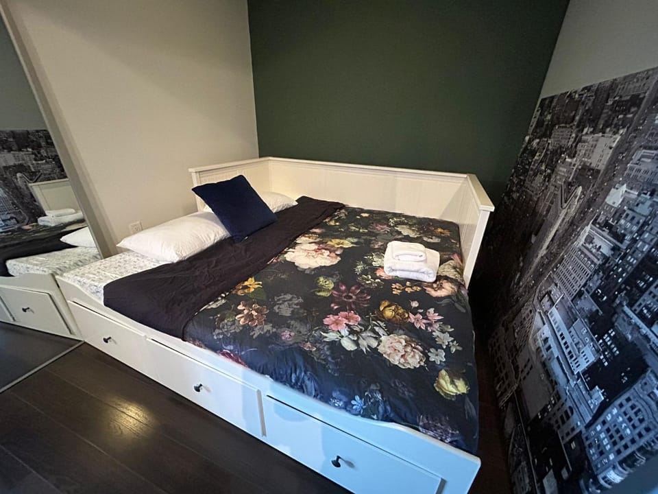 1King 1Queen 1Twin Beds-CN TowerView-Luxury Suite Apartment hotel in Toronto