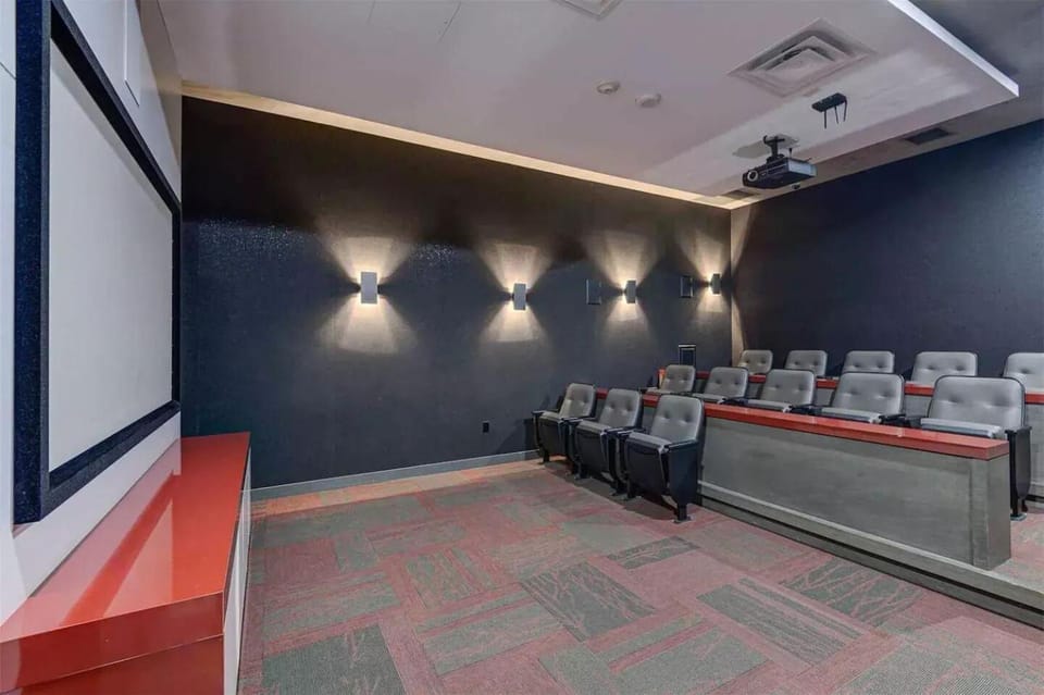 1King 1Queen 1Twin Beds-CN TowerView-Luxury Suite Apartment hotel in Toronto