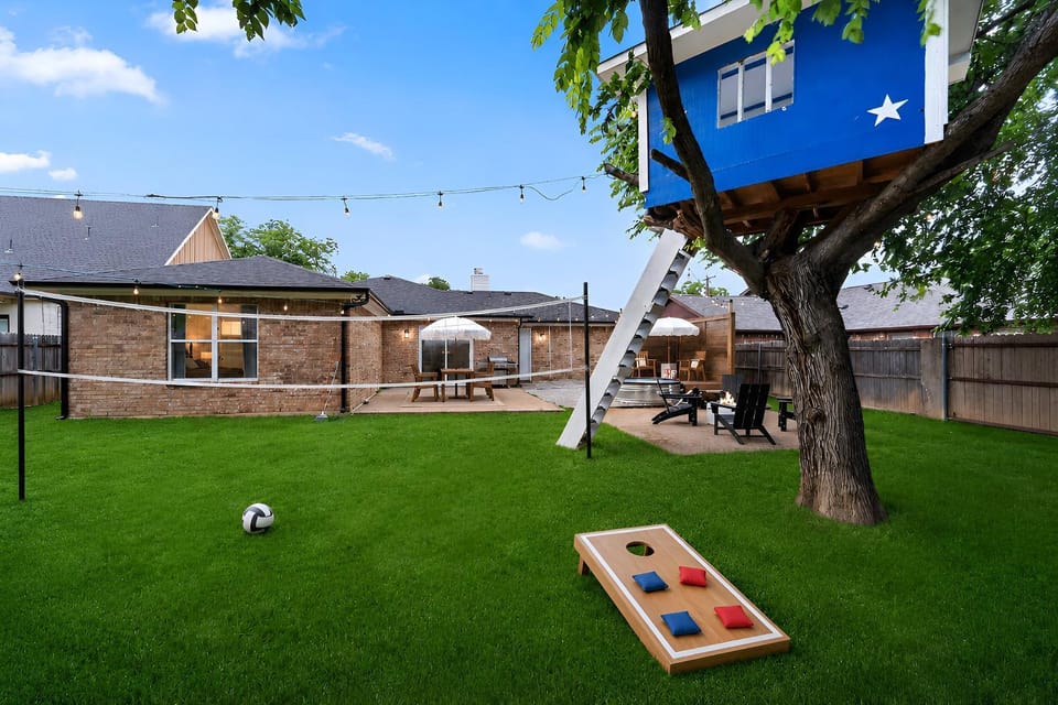 Furnished Mid-Century 32 Pool Cowboys Stadium House in Arlington