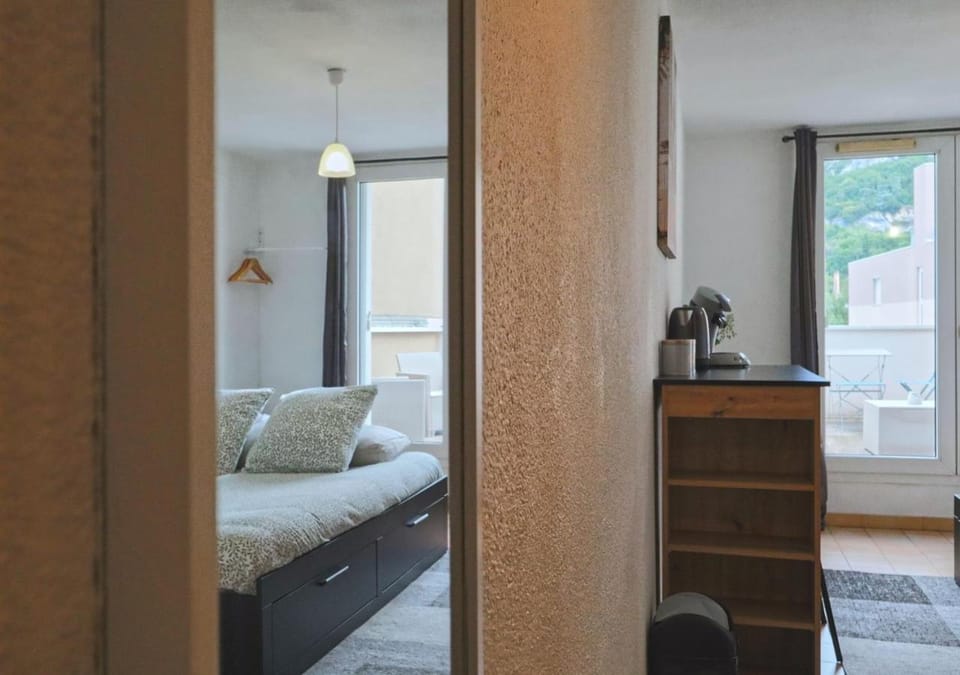 Studio Arago proche gare et commodités, grande terrasse Apartment in Grenoble