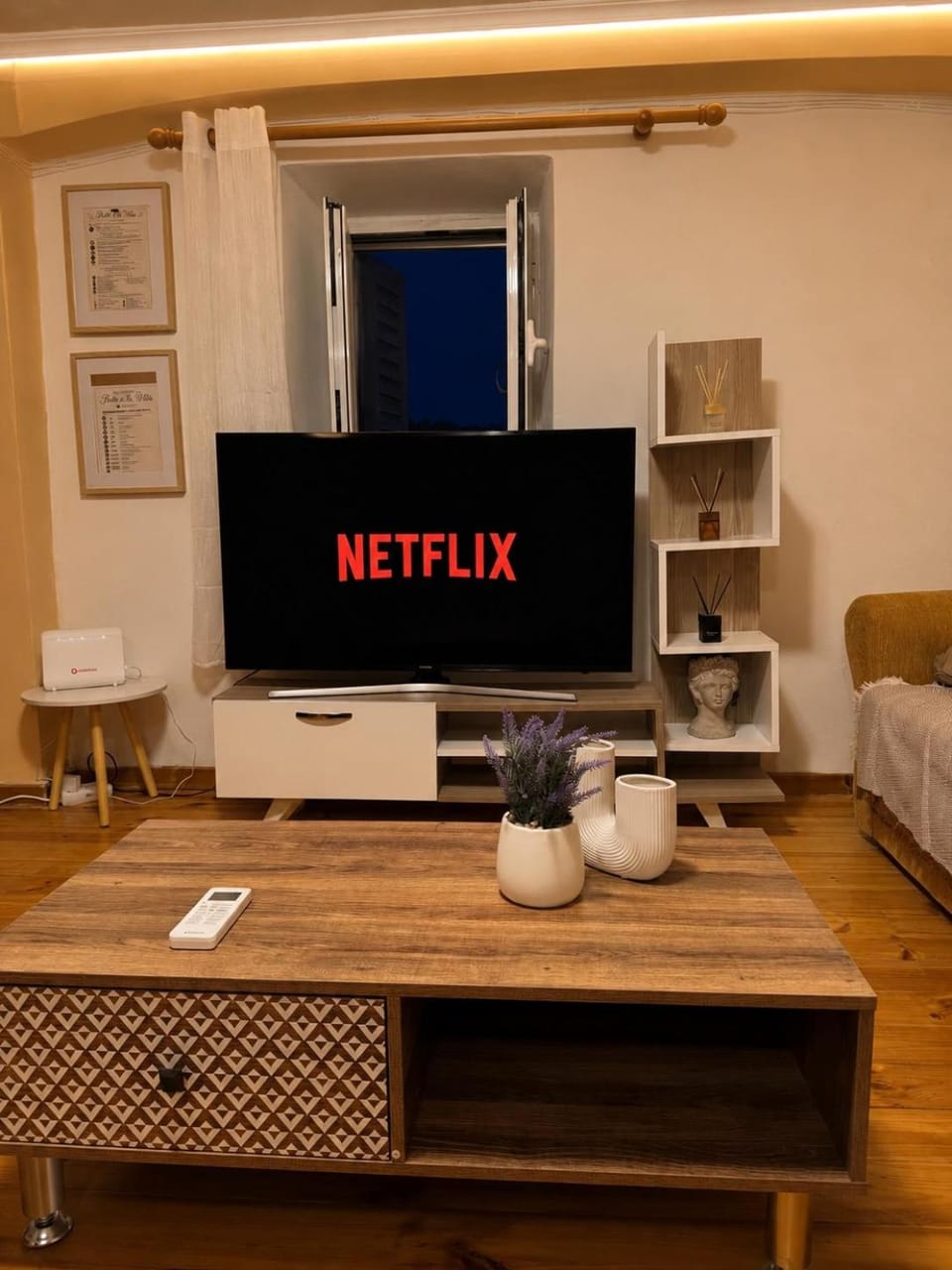 TV and multimedia, Seating area, Evening entertainment