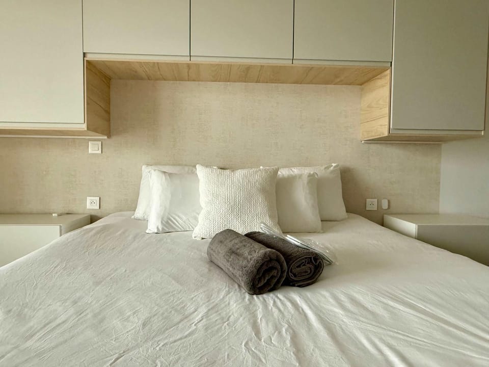 Cosy and Modern 1Bed Apartment & Gare du Midi City Dox Apartment in Brussels