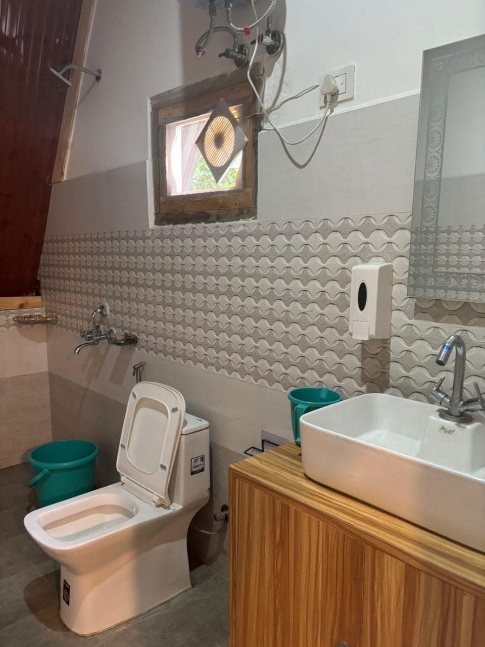 Clifton Chapter Cottage Tirthan Nature lodge in Himachal Pradesh