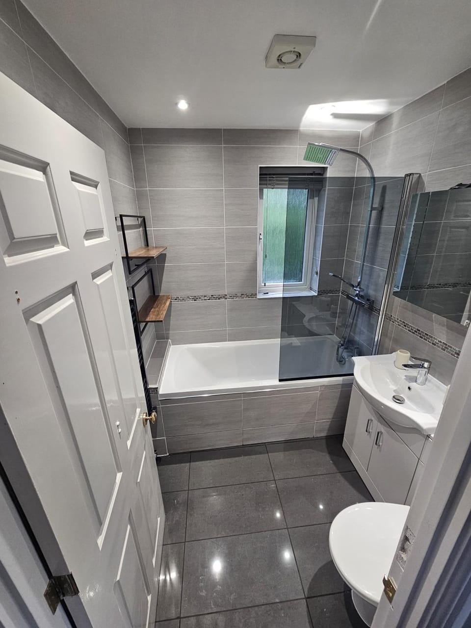 Lovely & cosy house - perfect for leisure and contractors House in Walsall