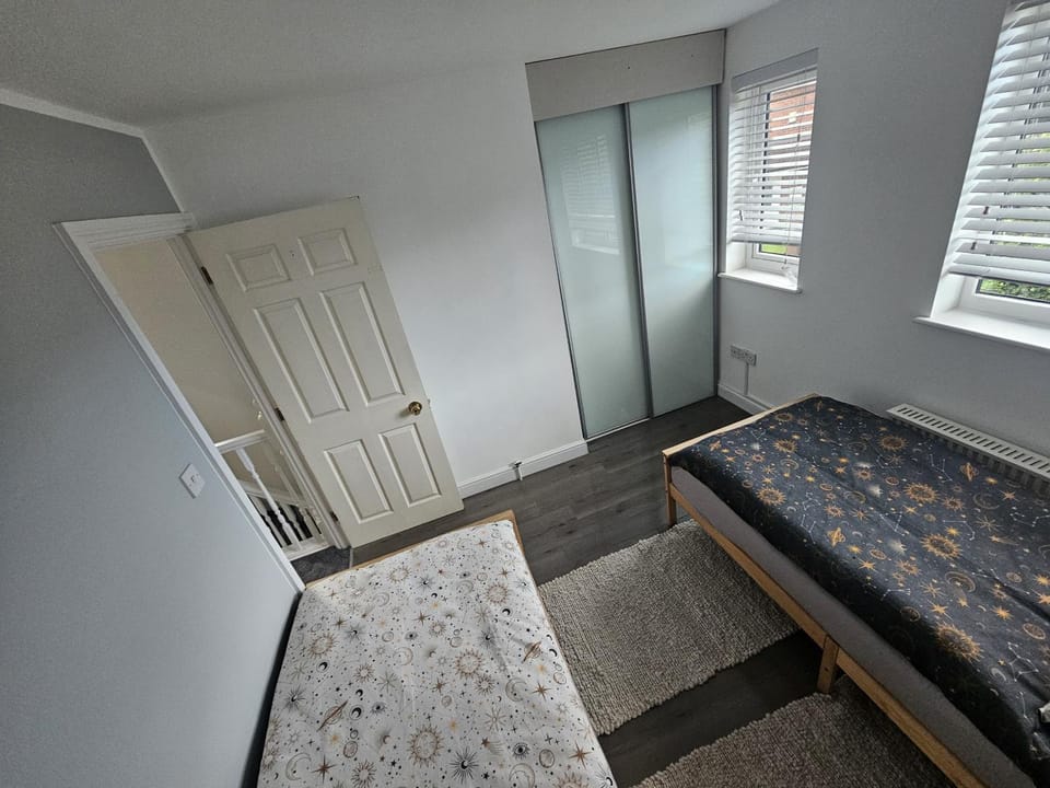 Lovely & cosy house - perfect for leisure and contractors House in Walsall