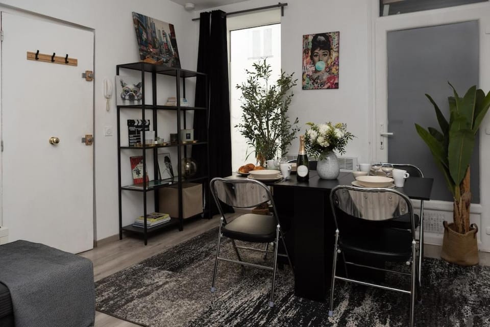 Cozy Home Batignolles - N37 Apartment in Paris