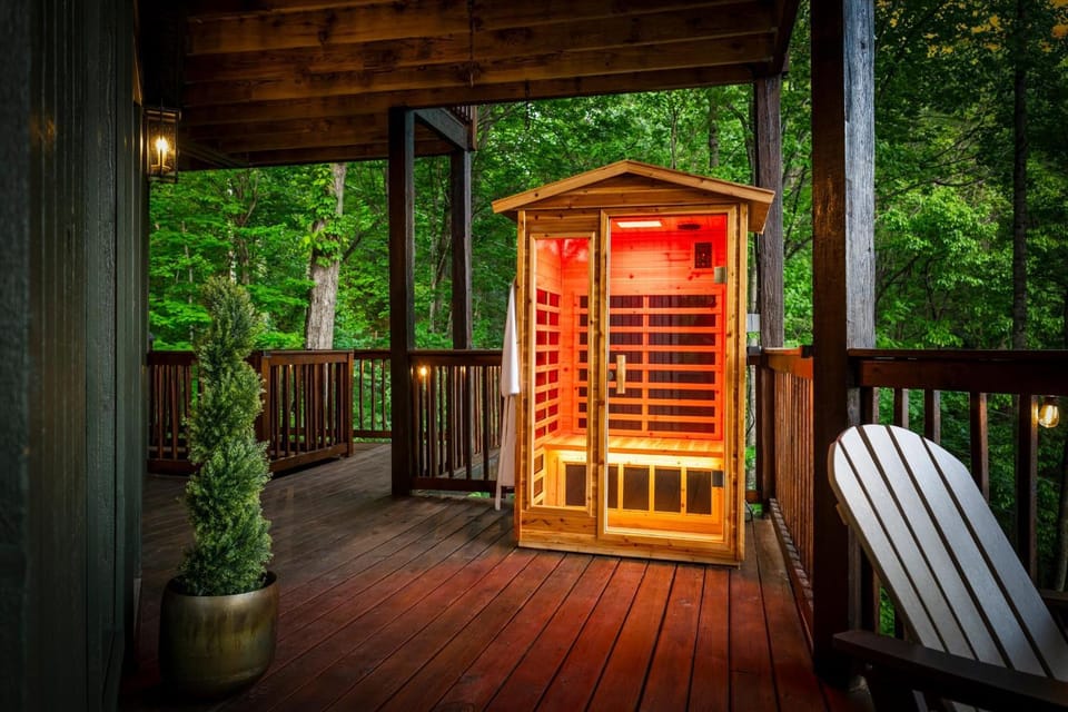 Octagon Overlook - Sauna, Hot Tub, Fire Pit, Games House in Gatlinburg