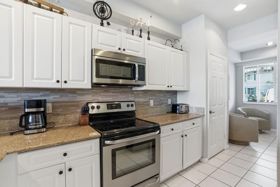 #914 - First Floor Golf and Lake View -Sleeps 6 House in Lely Resort