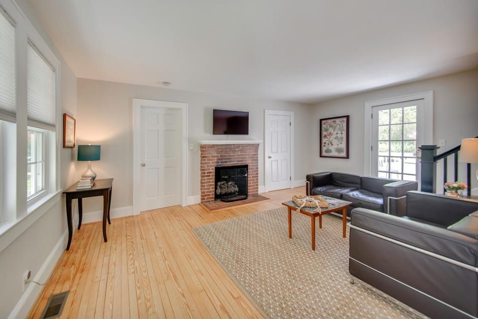 Located in the Heart of Gloucester Courthouse! House in Gloucester