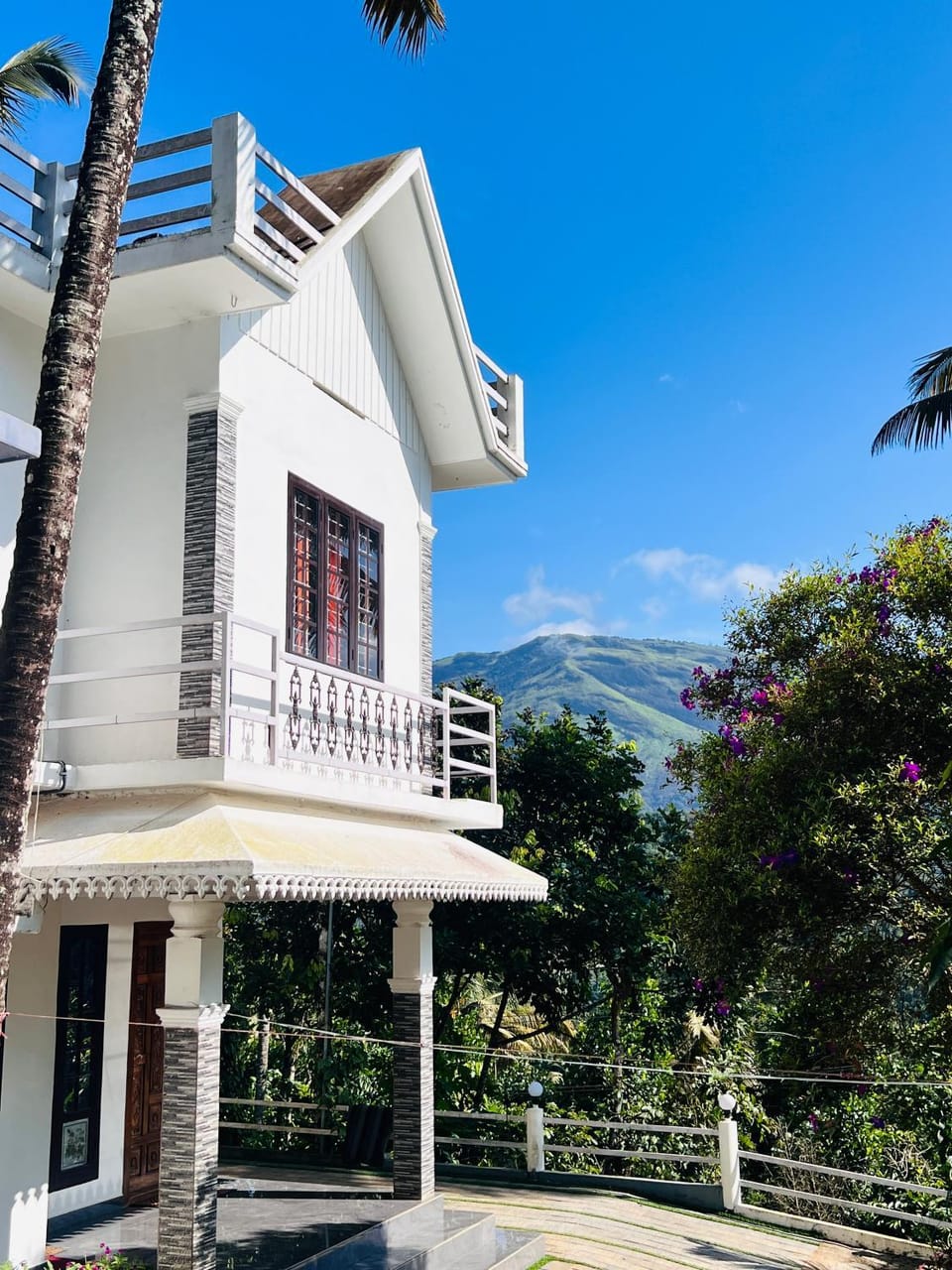 Property building, Spring, Day, Natural landscape, View (from property/room), Balcony/Terrace, Mountain view