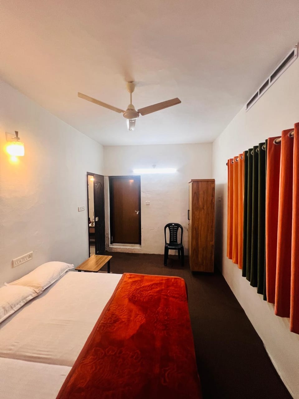 Bed, Photo of the whole room, Bedroom