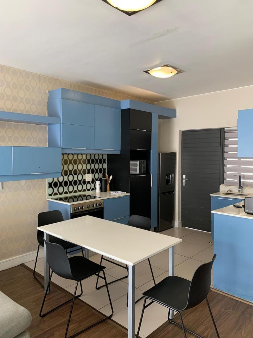 Immaculate 2 bedroom unit, inverter & complex pool Apartment in Sandton