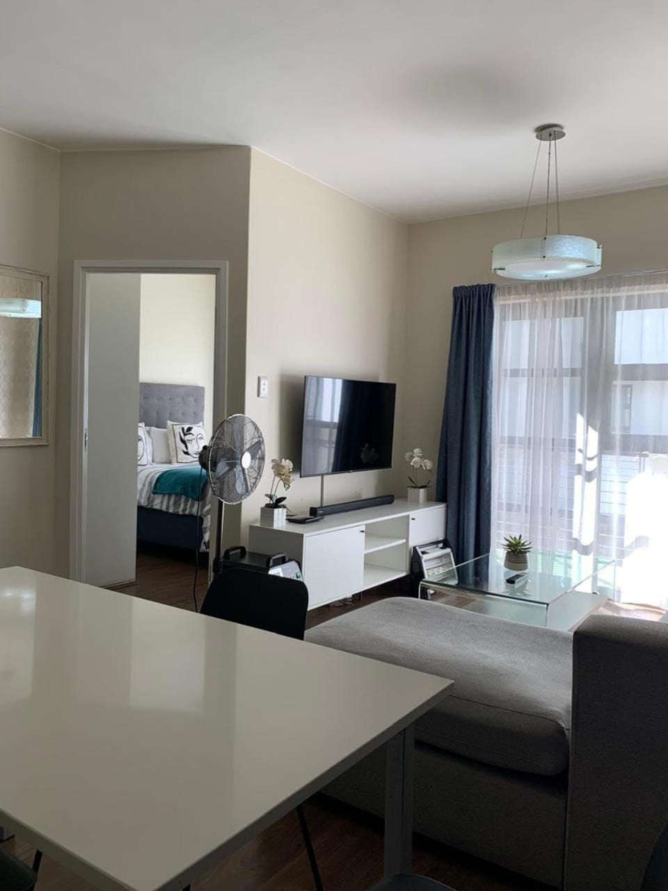 Immaculate 2 bedroom unit, inverter & complex pool Apartment in Sandton