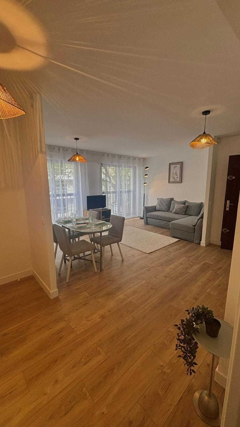 PUFFY COSY Family Apartment in Clichy
