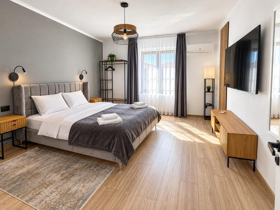 Bed, TV and multimedia, Photo of the whole room, Bedroom, wardrobe