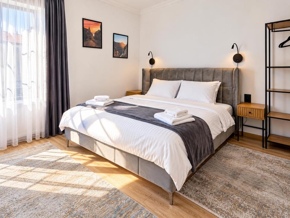 Bed, Photo of the whole room, Bedroom, towels