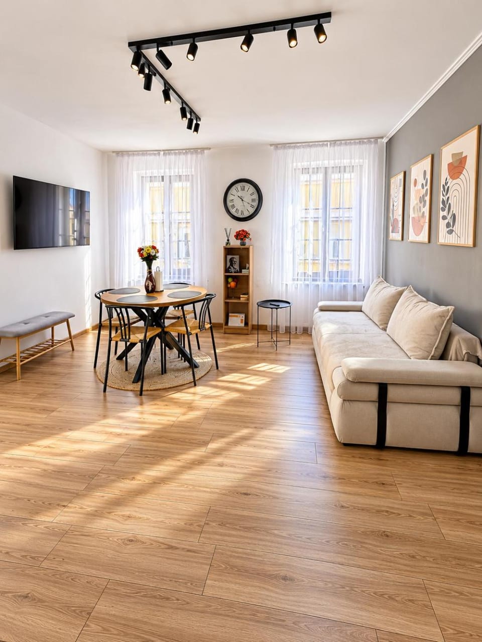 TV and multimedia, Living room, Seating area, Dining area