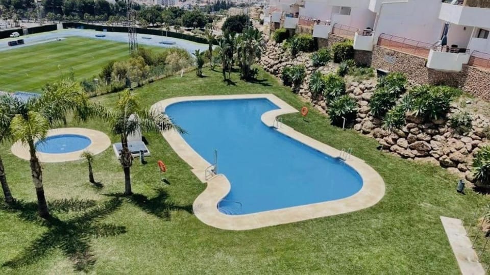 Apartamento con terraza, vistas al mar y piscina Apartment in Nerja
