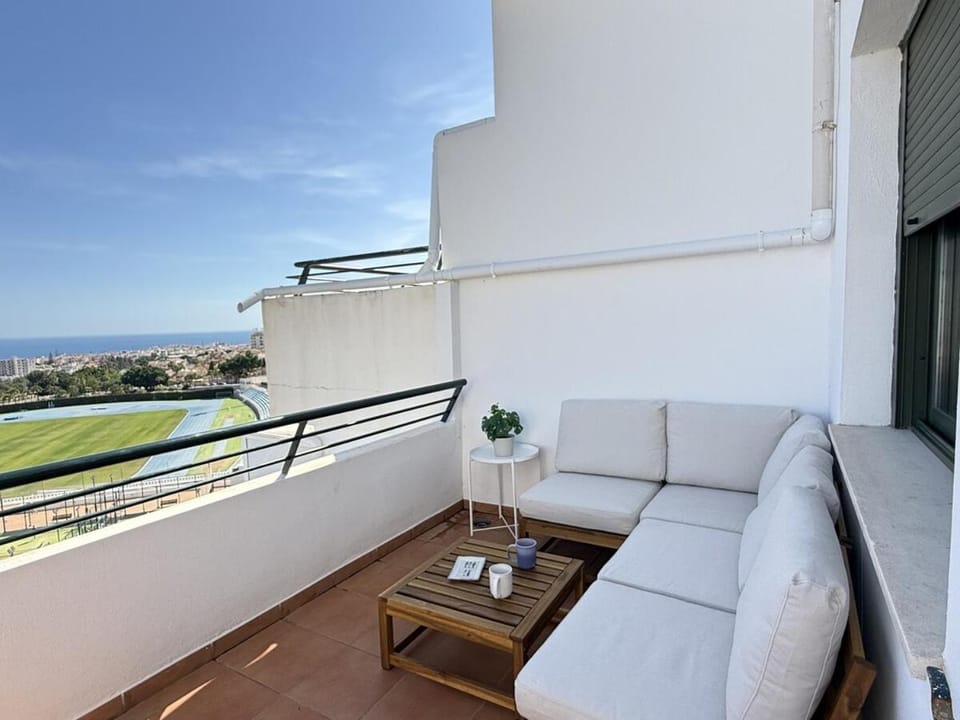 Apartamento con terraza, vistas al mar y piscina Apartment in Nerja