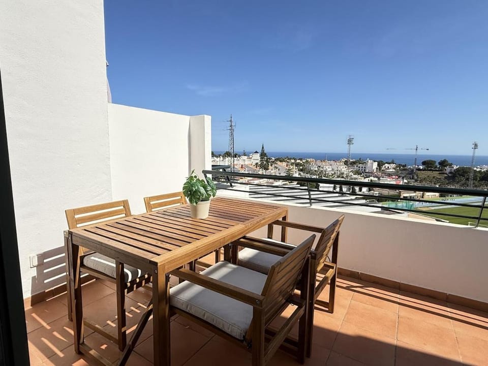 Apartamento con terraza, vistas al mar y piscina Apartment in Nerja