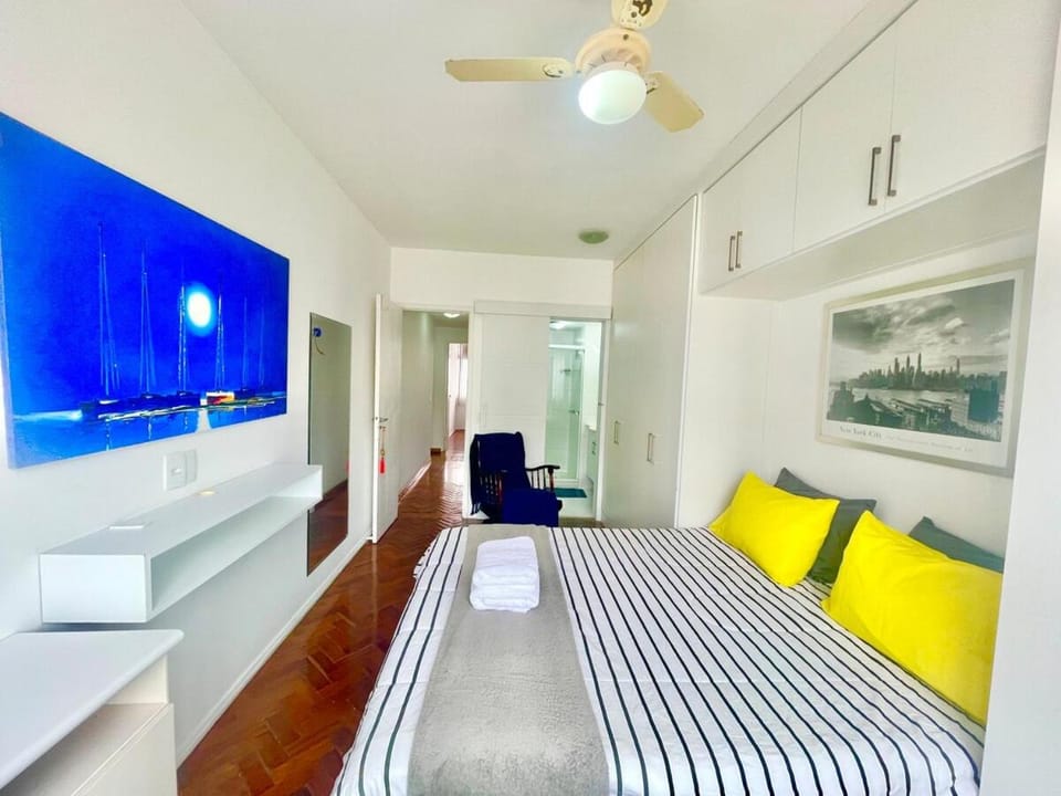 Lindo apartamento em Ipanema com vista para o mar e para o Cristo a duas quadras da praia Apartment in Rio de Janeiro