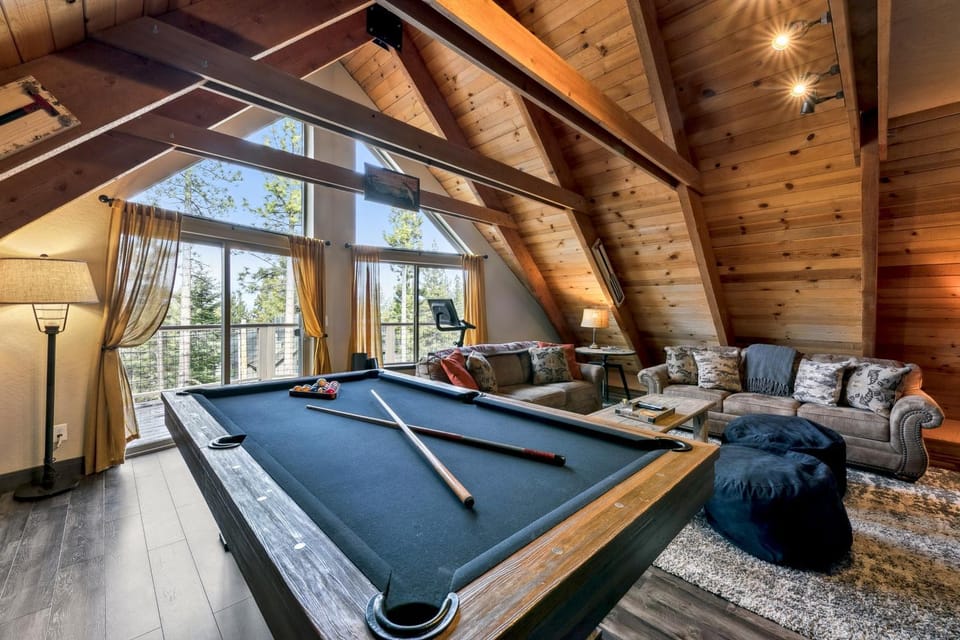 Day, Billiard, Balcony/Terrace, Living room, furniture