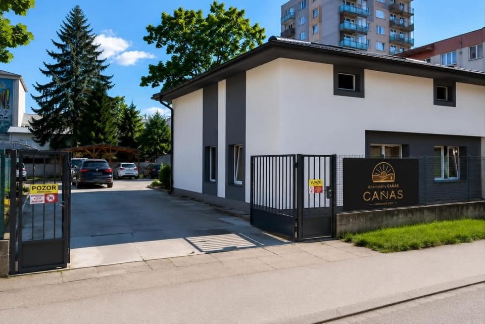 Street view, Location, Parking