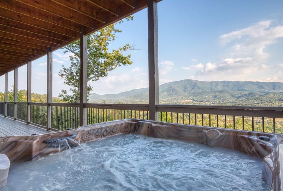 Mountain Views for 14, Hot Tub, Game Room, Theater, Community Pool, Peaceful Wears Valley Home, 30 Mins to Dollywood and Gatlinburg, 24 Hr Hospitality House in Sevier County