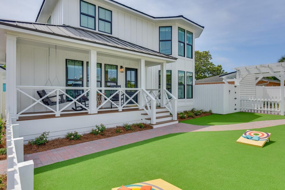 Walk to Beach: Designer PCB Retreat Near 30A! House in Laguna Beach