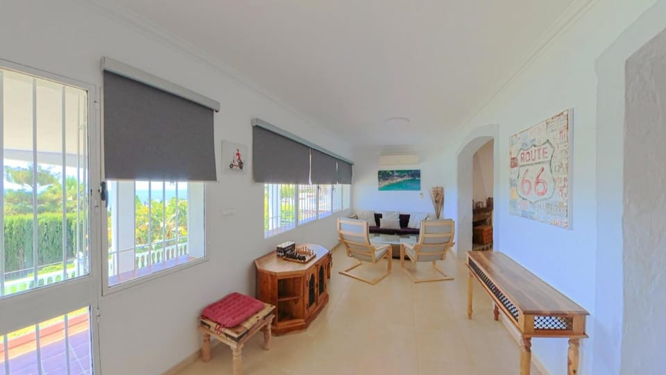 TV and multimedia, Living room, Seating area, Dining area