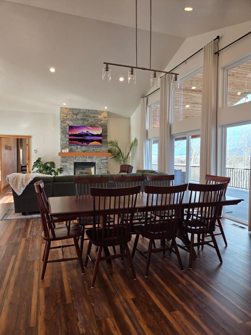 Communal lounge/ TV room, Day, Natural landscape, TV and multimedia, View (from property/room), Balcony/Terrace, Living room, Dining area, Entertainment, fireplace, heating, internet
