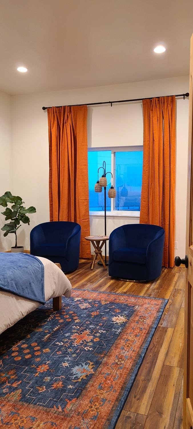 Nearby landmark, Natural landscape, Bathroom, View (from property/room), Decorative detail, Seating area, Bedroom, Mountain view, Street view, Family, furniture, internet, storage