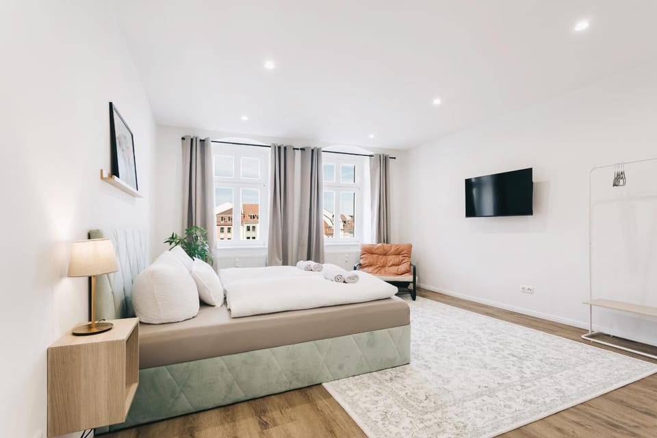 Bed, TV and multimedia, Photo of the whole room, Seating area, Bedroom, towels