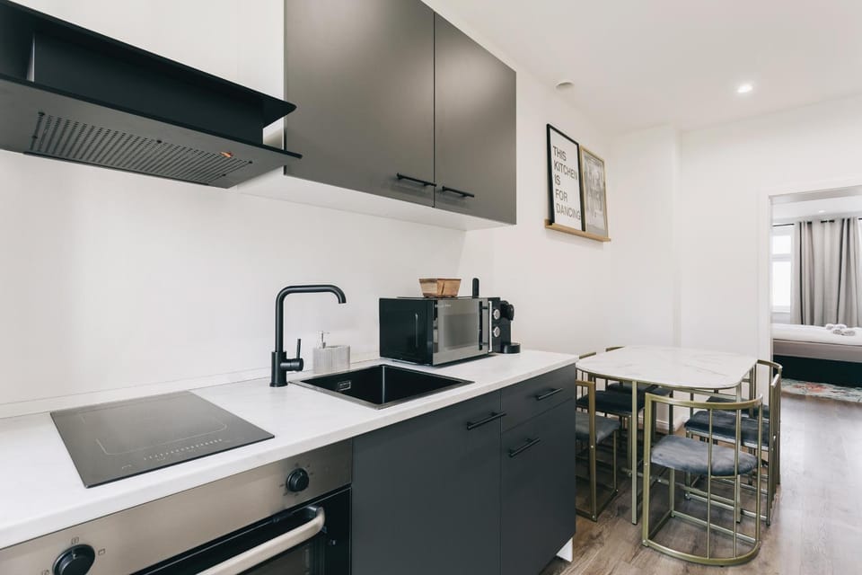 Kitchen or kitchenette, Photo of the whole room, Seating area, Dining area, oven, stove, toaster