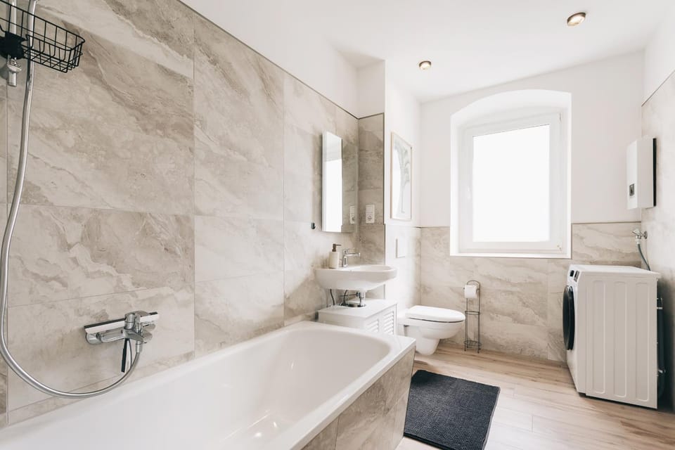 Shower, Toilet, Bathroom, Bath, towels, washing machine