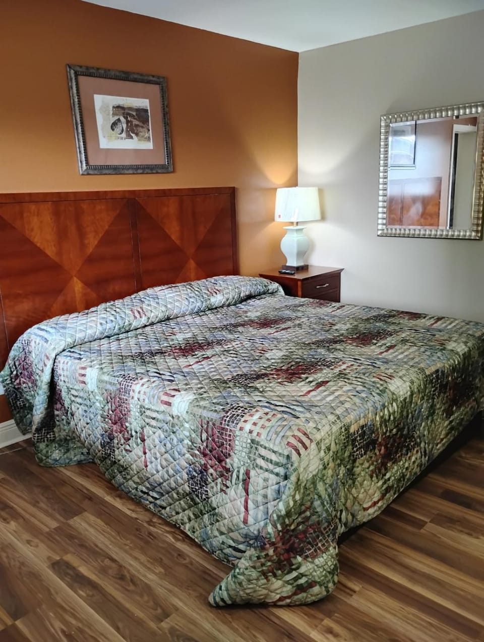 Gated 1 King Bed Room 1 Bath Apt with Full Kitchen 137 Apartment in Baton Rouge