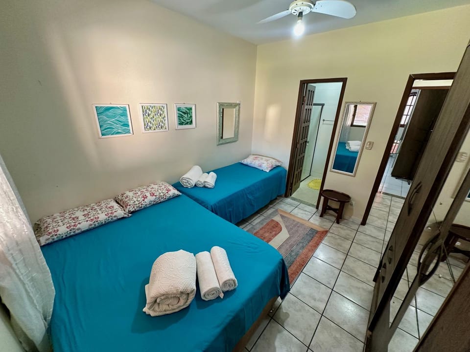 Bed, Bathroom, Photo of the whole room, Bedroom, towels
