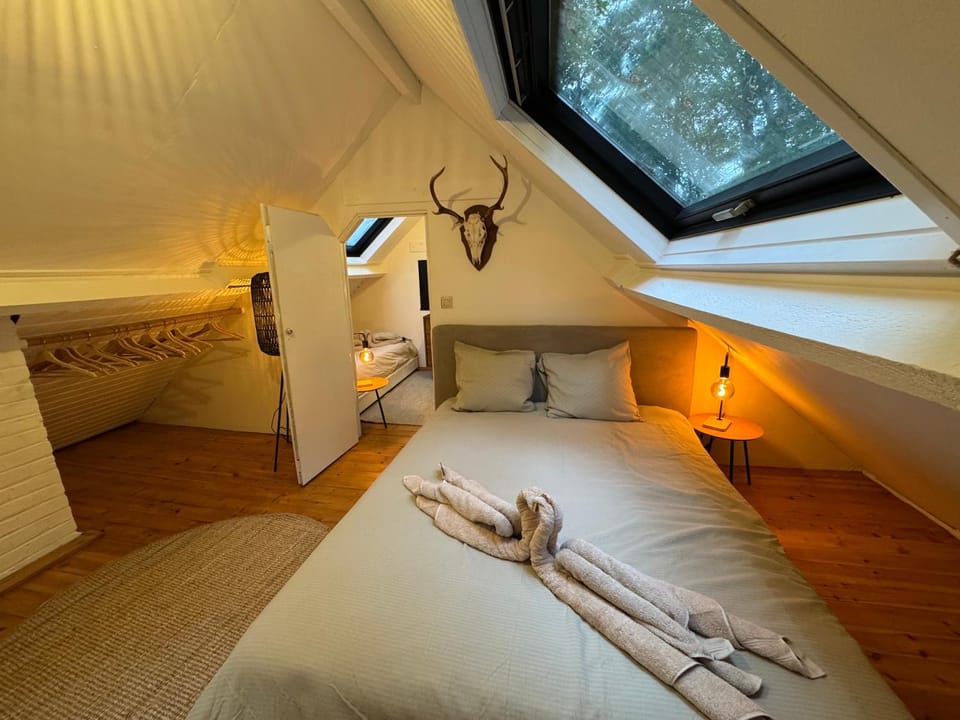 Chalet dans les bois avec bain nordique et cinéma Nature lodge in Belgium