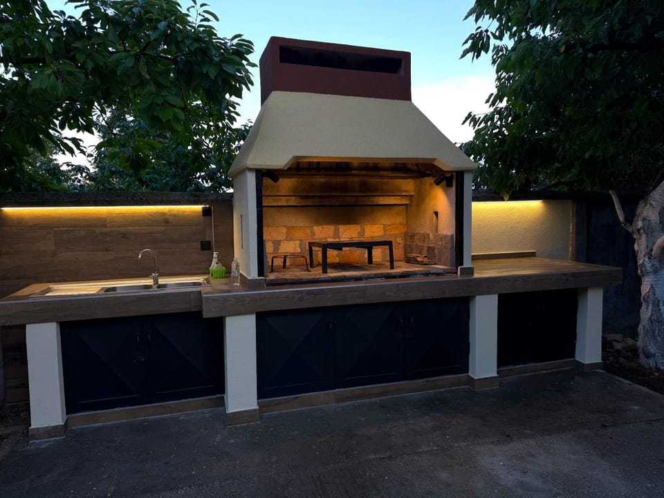 Patio, BBQ facilities
