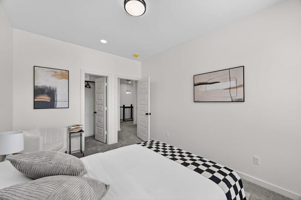 Executive Home Office Galleria & NRG House in Houston