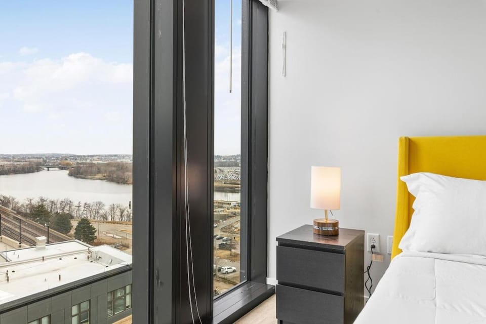 High-end Modern 3BR 3BA Condo Assembly Square Apartment in Somerville