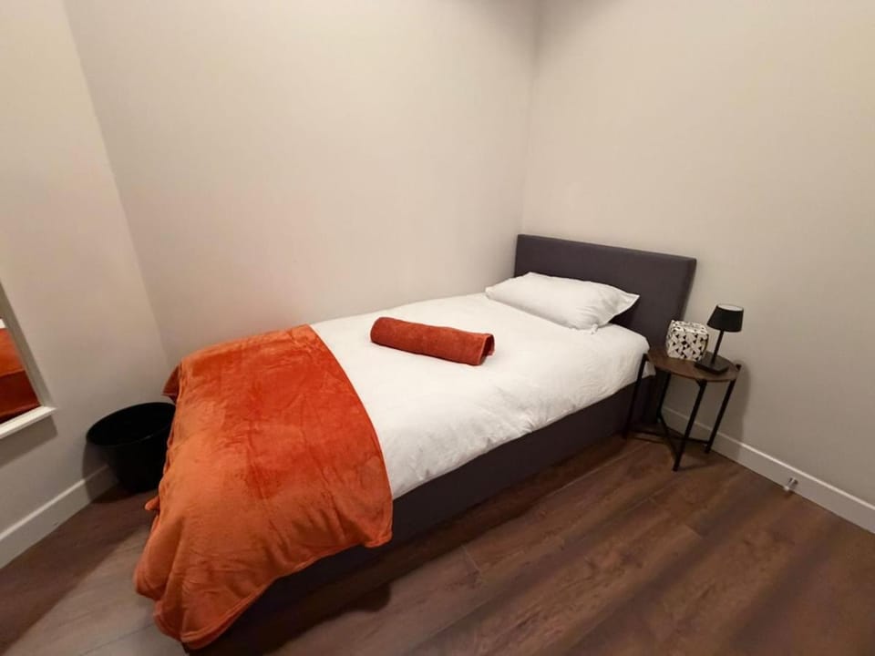 2BR Cosy Modern Apartment in Vibrant Leith Apartment in Edinburgh