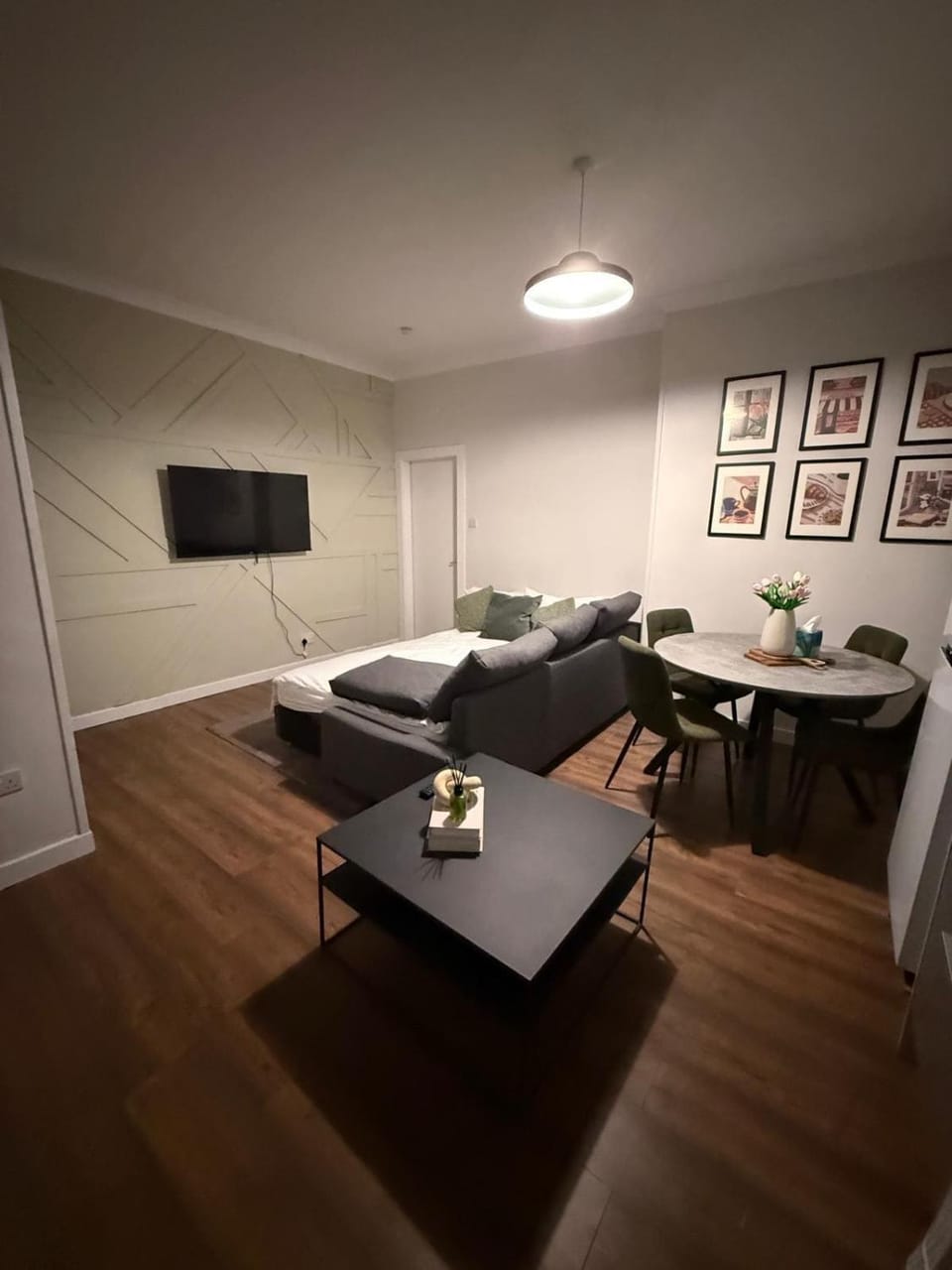 2BR Cosy Modern Apartment in Vibrant Leith Apartment in Edinburgh