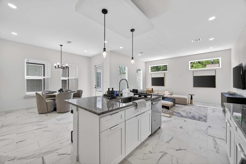 Designer Home Office Galleria & NRG House in Houston