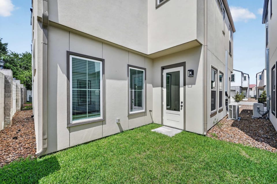 Designer Home Office Galleria & NRG House in Houston
