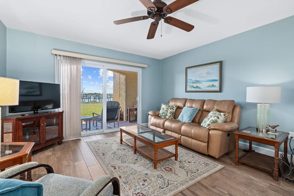 Coastal Bliss l Pool l Boat Ramp l Walk to Beach House in Crescent Beach
