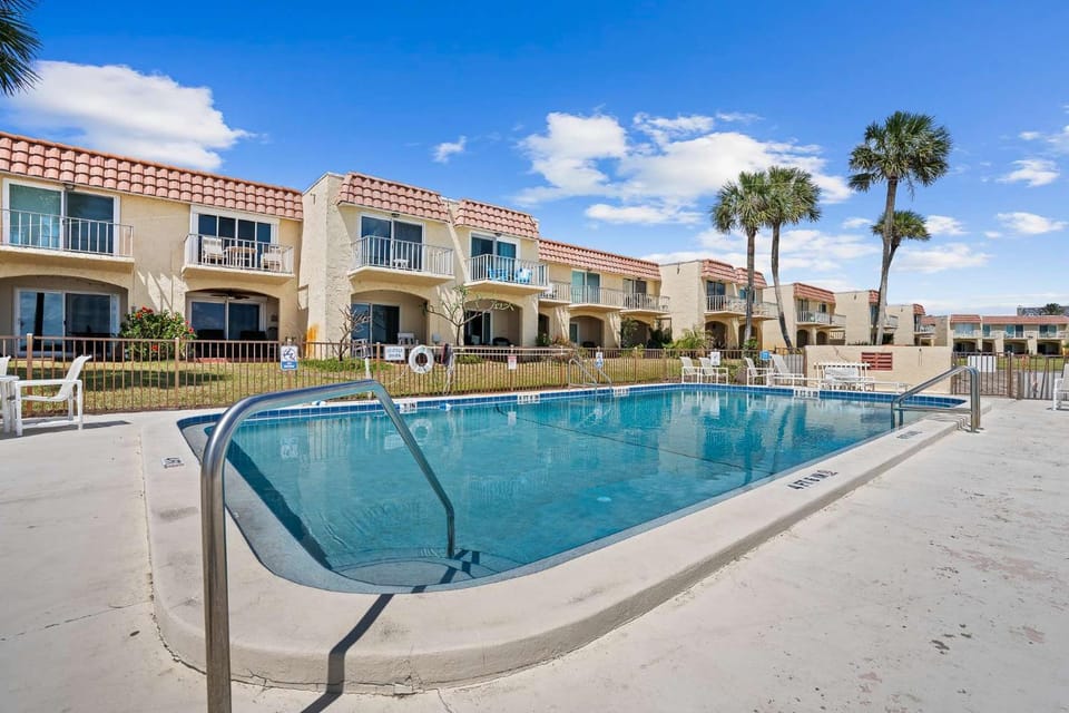 Coastal Bliss l Pool l Boat Ramp l Walk to Beach House in Crescent Beach